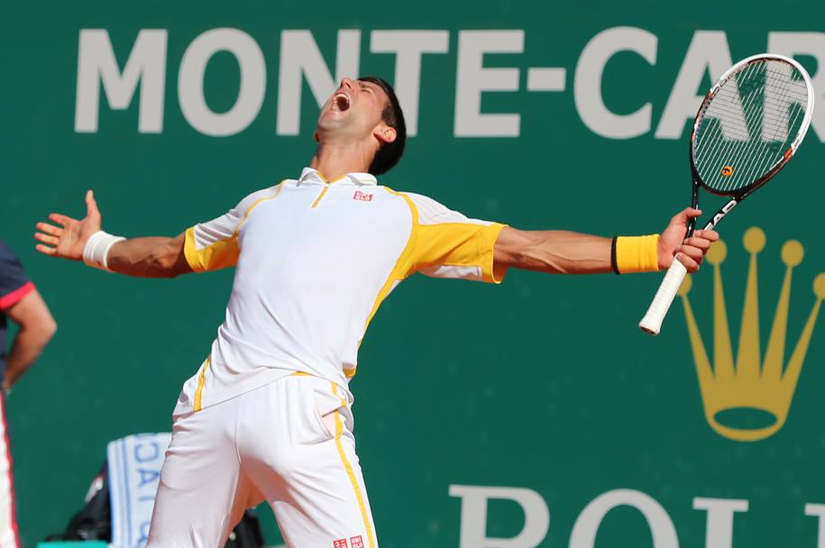 Novak Djokovic ha messo fine alla “tirannia” di Rafa Nadal, battendolo con un netto 6-2 7-6 e imponendogli la prima sconfitta dopo 46 successi consecutivi sulla terra rossa del Principato. Ap
